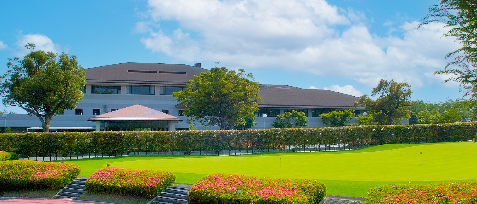 黒川紀章の設計思想で貫かれたクラブハウス。